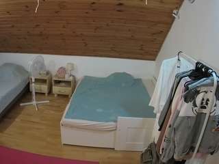 Reallifecam House camsoda voyeurcam-julmodels-whitebed-2