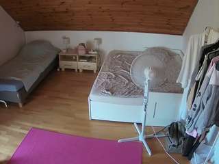 Sur Voyeur Webcam camsoda voyeurcam-julmodels-whitebed-2