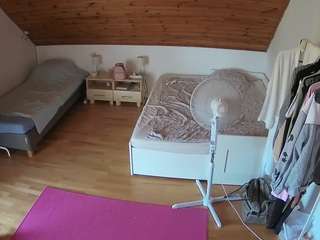 Live Real Voyeur camsoda voyeurcam-julmodels-whitebed-2