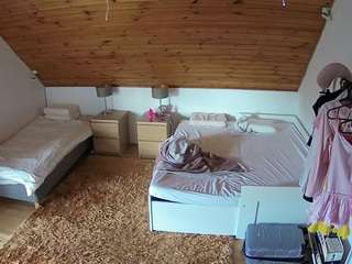 voyeurcam-julmodels-whitebed-2