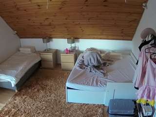 voyeurcam-julmodels-whitebed-2