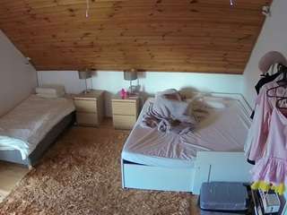 voyeurcam-julmodels-whitebed-2
