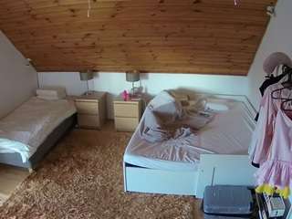 voyeurcam-julmodels-whitebed-2
