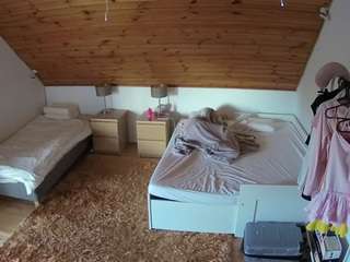 voyeurcam-julmodels-whitebed-2