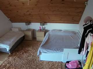 voyeurcam-julmodels-whitebed-2