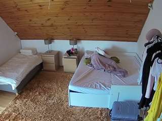 voyeurcam-julmodels-whitebed-2