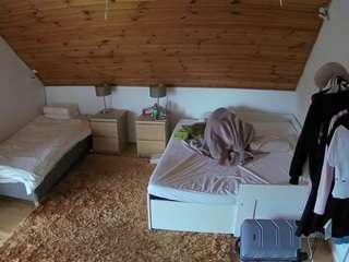 voyeurcam-julmodels-whitebed-2