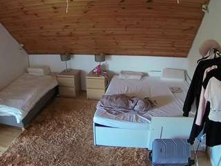 voyeurcam-julmodels-whitebed-2