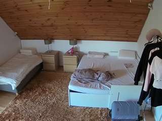 voyeurcam-julmodels-whitebed-2