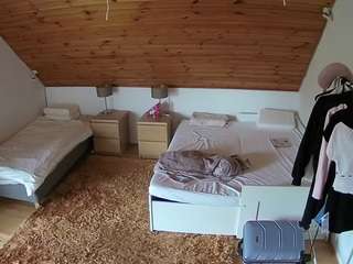 voyeurcam-julmodels-whitebed-2