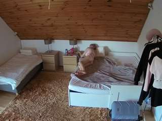voyeurcam-julmodels-whitebed-2