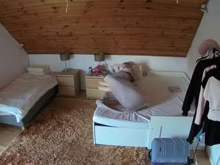 voyeurcam-julmodels-whitebed-2