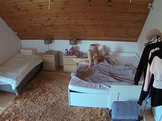 voyeurcam-julmodels-whitebed-2