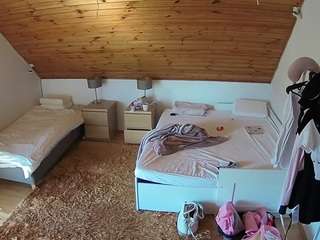 voyeurcam-julmodels-whitebed-2