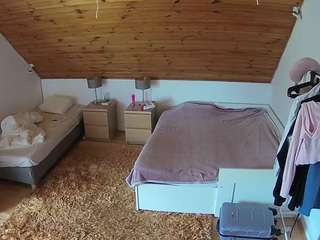 voyeurcam-julmodels-whitebed-2