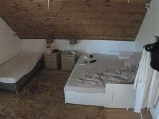 voyeurcam-julmodels-whitebed-2