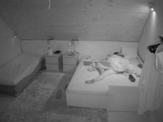 voyeurcam-julmodels-whitebed-2 webcam model