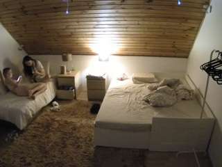voyeurcam-julmodels-whitebed-2