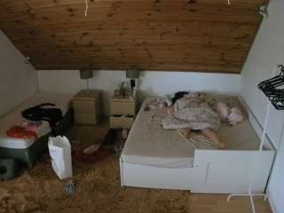 voyeurcam-julmodels-whitebed-2 Thumb Image