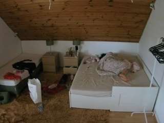 voyeurcam-julmodels-whitebed-2