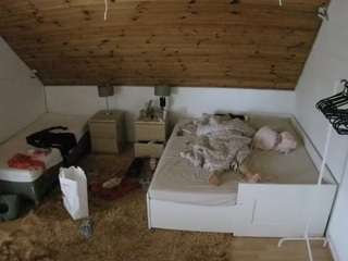 voyeurcam-julmodels-whitebed-2