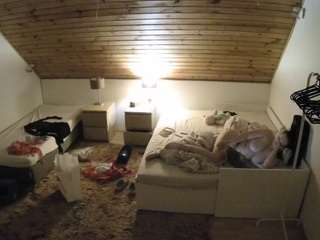 voyeurcam-julmodels-whitebed-2