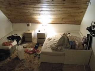 voyeurcam-julmodels-whitebed-2