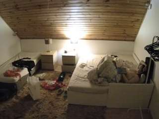 voyeurcam-julmodels-whitebed-2