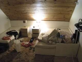 voyeurcam-julmodels-whitebed-2