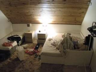 voyeurcam-julmodels-whitebed-2