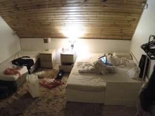 voyeurcam-julmodels-whitebed-2