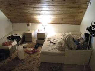 voyeurcam-julmodels-whitebed-2