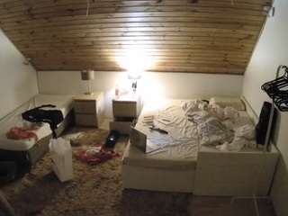 voyeurcam-julmodels-whitebed-2