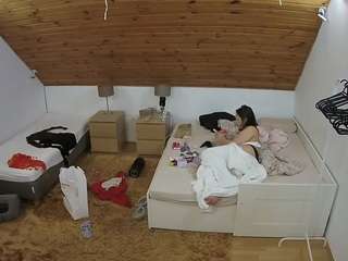 voyeurcam-julmodels-whitebed-2