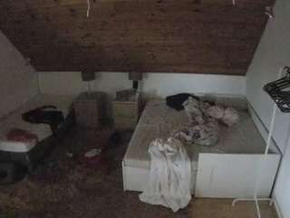 voyeurcam-julmodels-whitebed-2