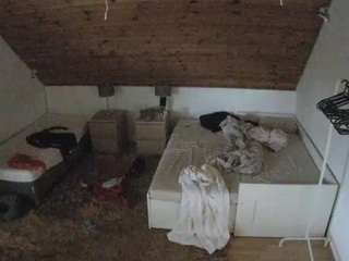 voyeurcam-julmodels-whitebed-2