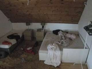 voyeurcam-julmodels-whitebed-2