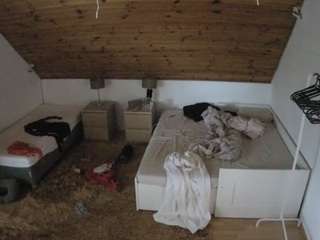 voyeurcam-julmodels-whitebed-2