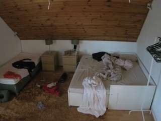 voyeurcam-julmodels-whitebed-2