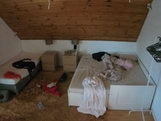 voyeurcam-julmodels-whitebed-2