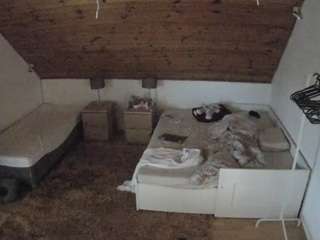 voyeurcam-julmodels-whitebed-2