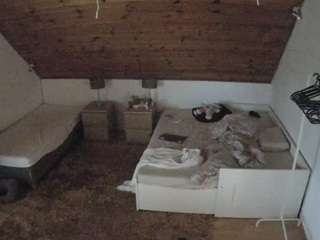 voyeurcam-julmodels-whitebed-2