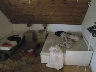 voyeurcam-julmodels-whitebed-2