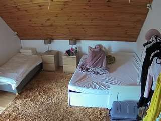 voyeurcam-julmodels-whitebed-2