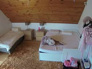 voyeurcam-julmodels-whitebed-2