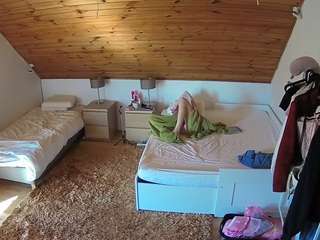 voyeurcam-julmodels-whitebed-2