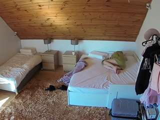 voyeurcam-julmodels-whitebed-2