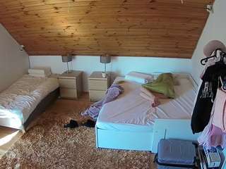 voyeurcam-julmodels-whitebed-2 webcam