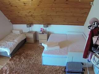 voyeurcam-julmodels-whitebed-2