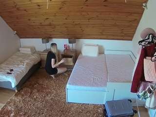 voyeurcam-julmodels-whitebed-2